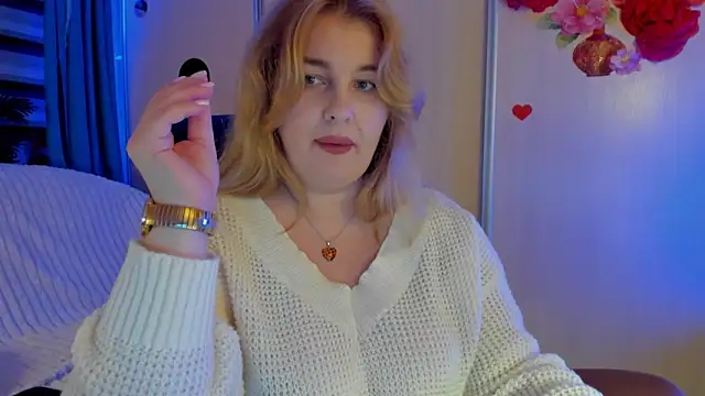 CoraSwon online show from November 2025 06:06:02 PM