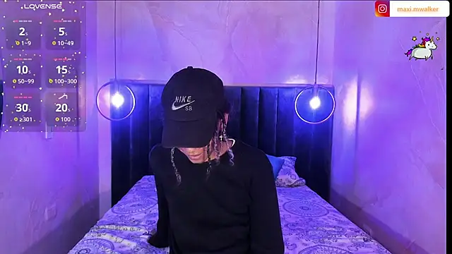 Maxim-Walker online show from November 2025 03:08:02 AM