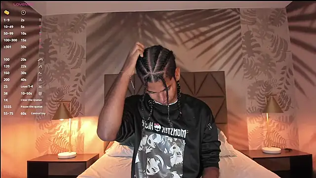 Maxim-Walker online show from November 2025 03:06:02 AM