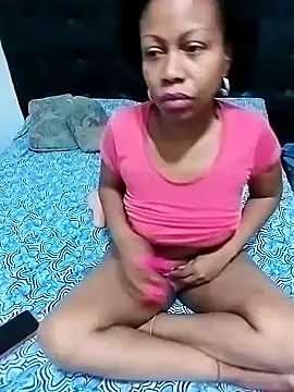 Snapshot of littlebrunett chatting on December 2024 02:06:01 PM littlebrunett online show from December 2024 02:06:01 PM