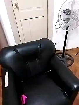 Snapshot of littlebrunett chatting on January 2025 12:38:01 PM littlebrunett online show from January 2025 12:38:01 PM