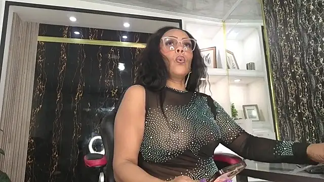 AmberNix online show from November 2025 01:58:01 PM