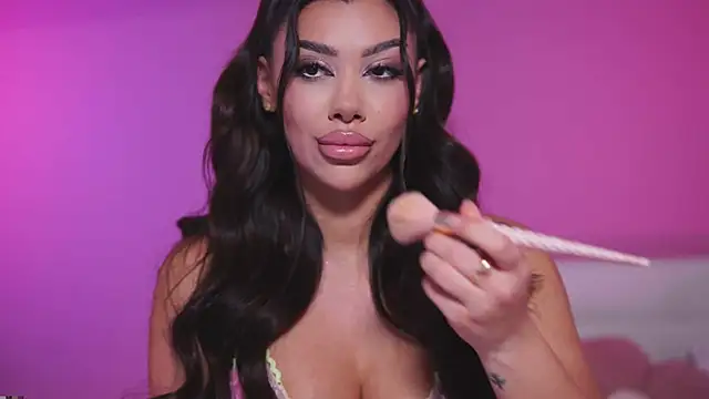 Snapshot of NatyDesiree chatting on February 2025 01:33:01 AM NatyDesiree online show from February 2025 01:33:01 AM