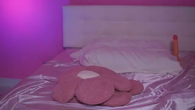 Snapshot of NatyDesiree chatting on March 2025 08:10:02 AM NatyDesiree online show from March 2025 08:10:02 AM