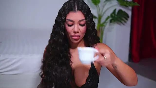 Snapshot of NatyDesiree chatting on October 2025 09:06:02 AM NatyDesiree online show from October 2025 09:06:02 AM