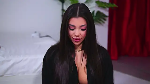 Snapshot of NatyDesiree chatting on October 2025 09:18:02 AM NatyDesiree online show from October 2025 09:18:02 AM