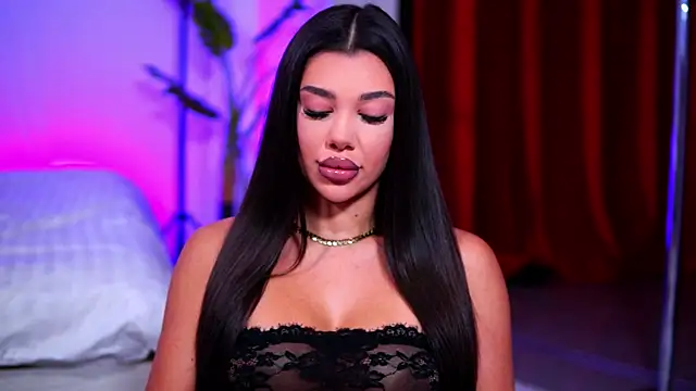 Snapshot of NatyDesiree chatting on November 2025 10:17:01 AM NatyDesiree online show from November 2025 10:17:01 AM