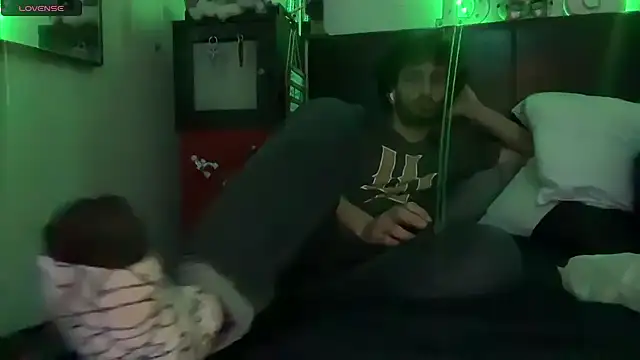 pantslesstraveler plt online show from November 2025 08:58:02 AM