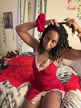 Snapshot of LeyaHoneybuns chatting on December 2024 03:07:02 AM LeyaHoneybuns online show from December 2024 03:07:02 AM