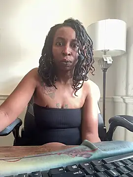 Snapshot of LeyaHoneybuns chatting on February 2025 07:16:02 PM LeyaHoneybuns online show from February 2025 07:16:02 PM