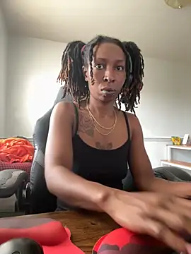 Snapshot of LeyaHoneybuns chatting on September 2025 04:41:01 PM LeyaHoneybuns online show from September 2025 04:41:01 PM