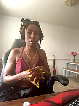 Snapshot of LeyaHoneybuns chatting on November 2025 04:55:01 PM LeyaHoneybuns online show from November 2025 04:55:01 PM