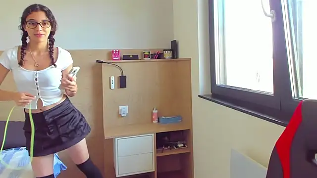 uniquerossie online show from October 2025 01:19:01 PM