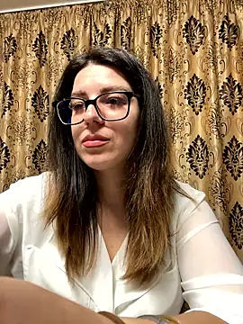 NadiraNoor online show from April 2026 11:00:01 PM