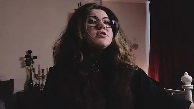 Laura Karamazov online show from February 2026 09:47:02 AM