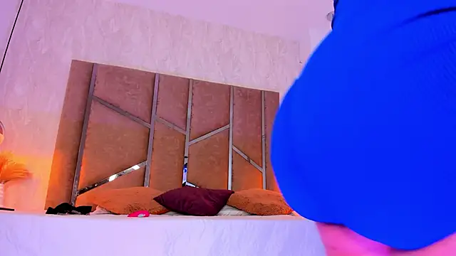 Martinaa Jones  online show from March 2025 07:11:02 PM