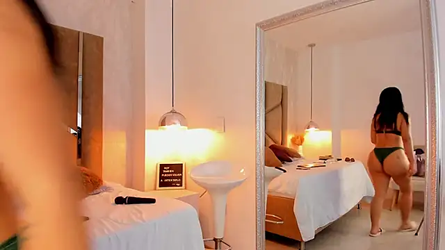 Martinaa Jones  online show from March 2025 08:11:01 PM