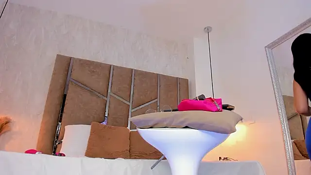 Snapshot of Martinaa_Jones_ chatting on February 2026 12:58:02 PM Martinaa Jones online show from February 2026 12:58:02 PM