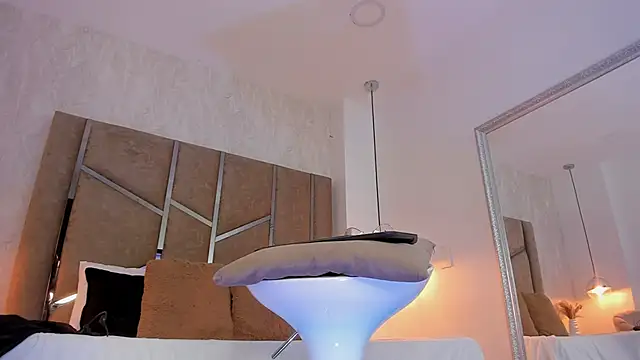 Snapshot of Martinaa_Jones_ chatting on March 2026 12:44:01 PM Martinaa Jones online show from March 2026 12:44:01 PM