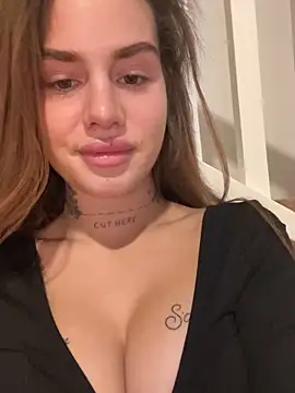 EmiliaCatalina online show from February 2025 10:47:02 PM