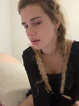 EmiliaCatalina online show from October 2025 10:10:01 PM