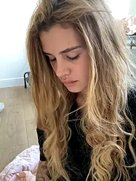 EmiliaCatalina online show from October 2025 07:03:02 PM