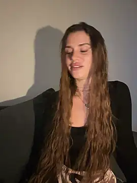 Snapshot of EmiliaCatalina chatting on May 2026 11:13:02 PM EmiliaCatalina online show from May 2026 11:13:02 PM