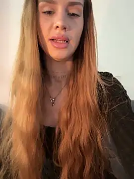 Snapshot of EmiliaCatalina chatting on June 2026 06:30:01 PM EmiliaCatalina online show from June 2026 06:30:01 PM