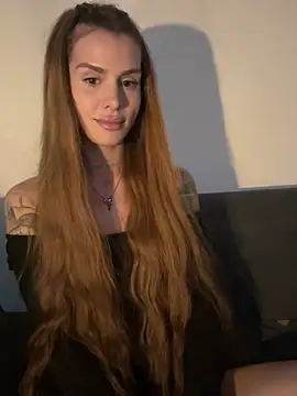 Snapshot of EmiliaCatalina chatting on July 2026 11:22:01 PM EmiliaCatalina online show from July 2026 11:22:01 PM