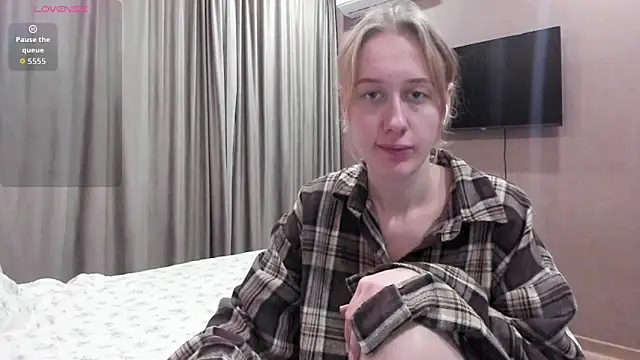 Mika Ray online show from November 2025 09:50:01 PM