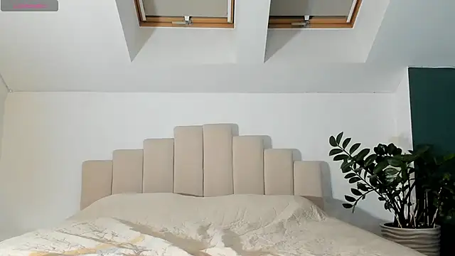 Snapshot of LunAnna chatting on September 2025 06:46:02 PM LunAnna online show from September 2025 06:46:02 PM