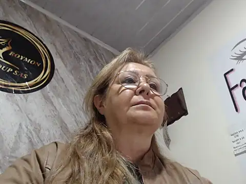 Mia Davies2 online show from December 2024 10:09:02 PM