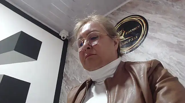 Mia Davies2 online show from January 2025 06:10:01 PM