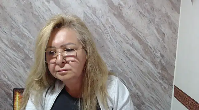Mia Davies2 online show from January 2025 07:53:02 PM