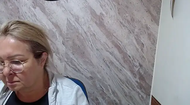 Mia Davies2 online show from February 2025 09:01:02 PM