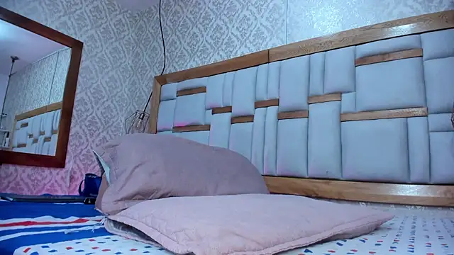 arl chloee online show from November 2025 03:04:01 AM