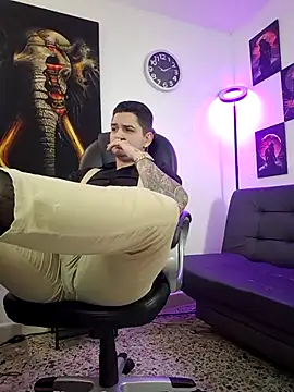 Nicolas Fellener online show from April 2026 04:46:01 AM