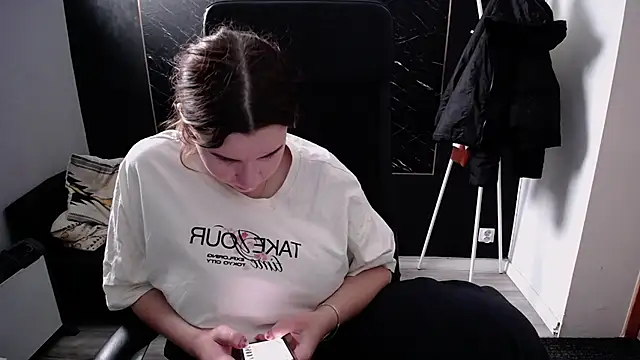 littleviki7 online show from November 2025 11:21:01 AM