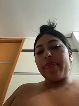 emmyjhonson07 online show from November 2025 03:44:02 PM