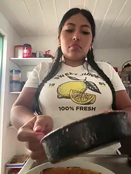 emmyjhonson07 online show from February 2026 01:23:02 PM