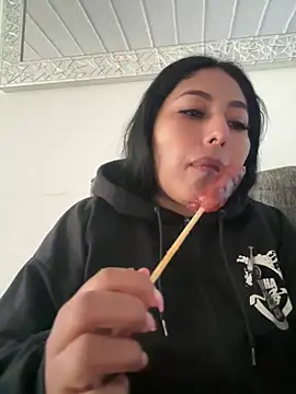 emmyjhonson07 online show from April 2026 12:41:02 PM