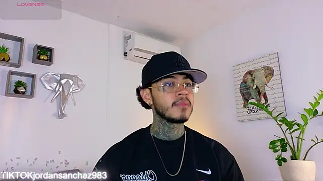 JordanSmiith  online show from February 2026 09:20:02 PM