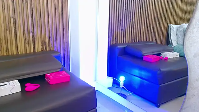 evelynjohnsoon online show from September 2025 01:44:02 PM