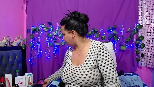 hazel 34 online show from February 2025 07:24:02 PM