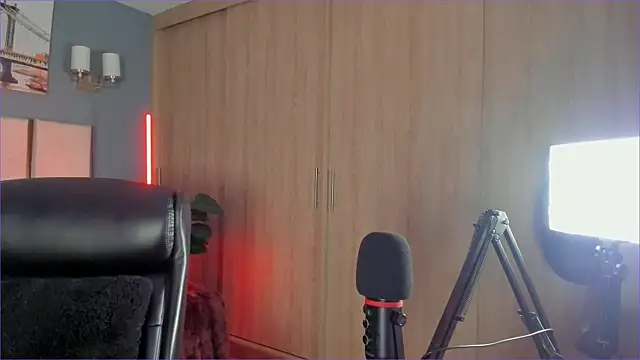 Bambi gurl online show from September 2025 11:04:01 PM