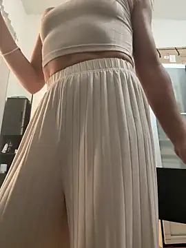 Snapshot of LadyScarlett-xk chatting on March 2025 12:25:02 PM LadyScarlett-xk online show from March 2025 12:25:02 PM