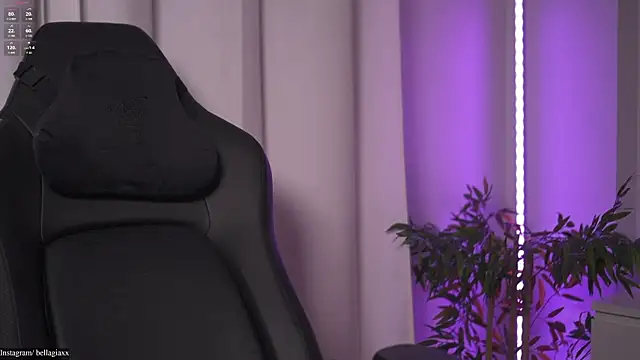 BellaGiaxx online show from October 2025 03:57:02 PM