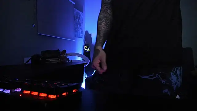 Sisoyalejo420 online show from February 2026 02:43:01 AM