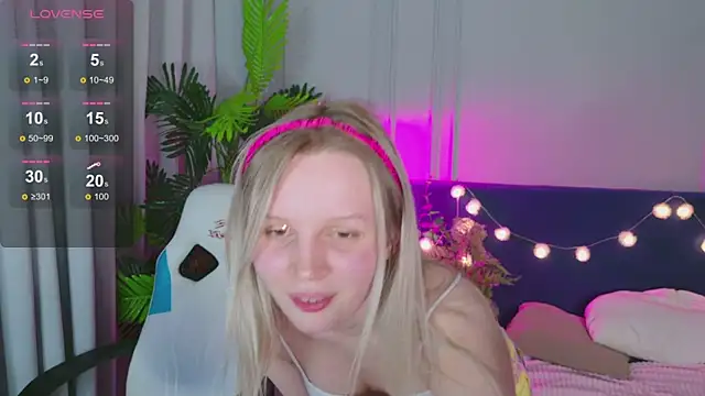 Snapshot of Beatrica_Klein chatting on January 2025 05:33:01 PM Beatrica Klein online show from January 2025 05:33:01 PM