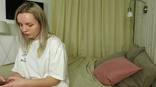 Snapshot of Beatrica_Klein chatting on October 2025 02:27:02 PM Beatrica Klein online show from October 2025 02:27:02 PM